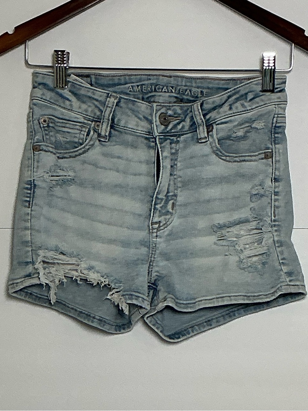 American Eagle Size 2 Distressed Light Wash Denim Shorts